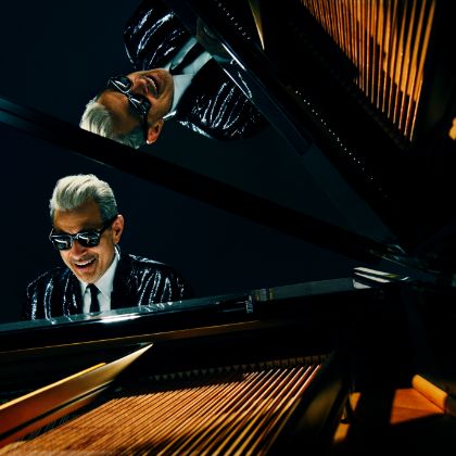 /magnoliaAuthor/steinway.com-americas/music-and-artists/featured/steinway-artist-jeff-goldblum