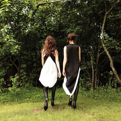 /magnoliaAuthor/steinway.com-americas/news/features/Naughton-Sisters-Playing-Double