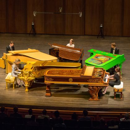 /magnoliaAuthor/steinway.com-americas/news/news-clippings/5-browns-for-5-art-case-steinways