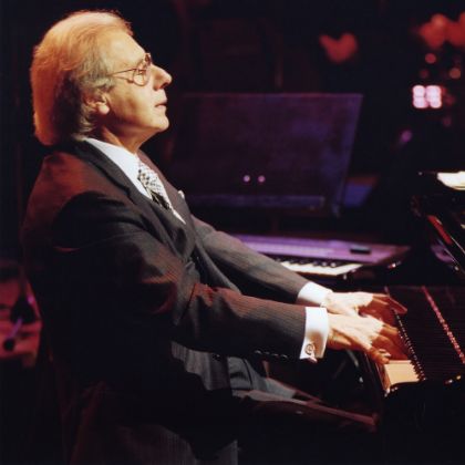 /magnoliaAuthor/steinway.com-americas/news/features/lalo-schifrin