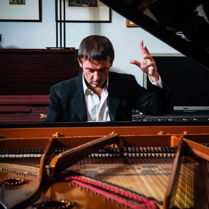 /magnoliaAuthor/steinway.com-americas/soundboard/soundboard-simon-mulligan